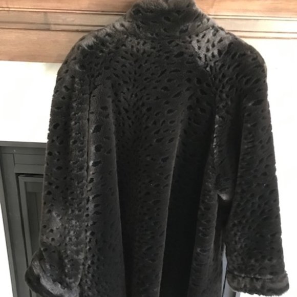 Dark brown faux fur swing coat with a leopard print. - Picture 3 of 5